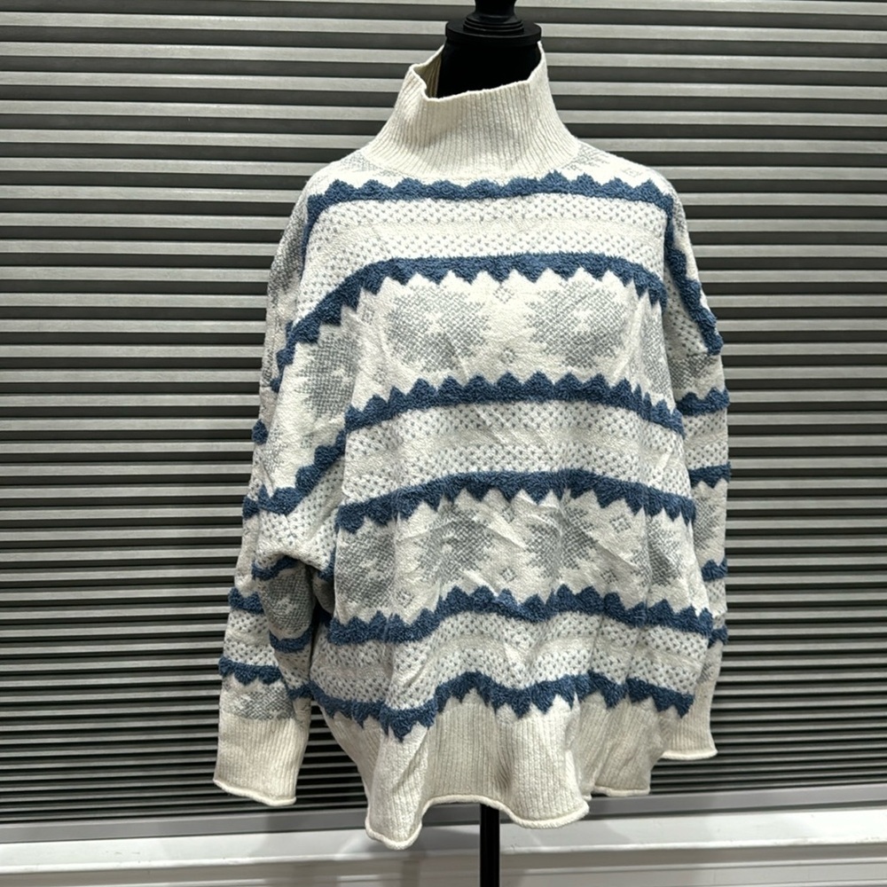 Pullover sweater